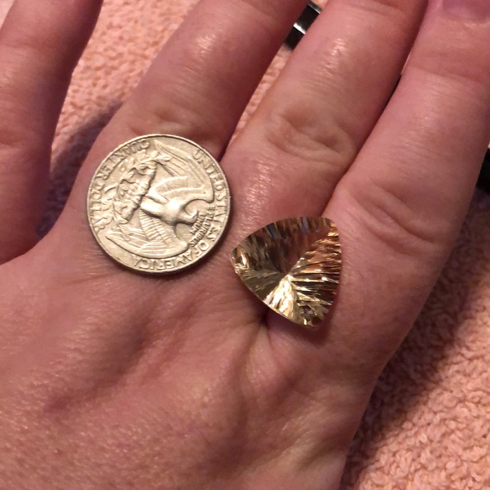 15 ct YELLOW Labradorite 16x17 Fantasy/Radiant Cut - Picture 3 of 8